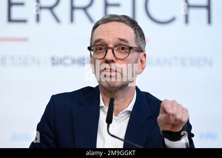 Vienna, Austria. 18th Jan, 2023. Presentazione del libro (Corona Fact Check) nel centro stampa di FPÖ con il presidente del partito federale FPÖ Herbert Kickl Foto Stock