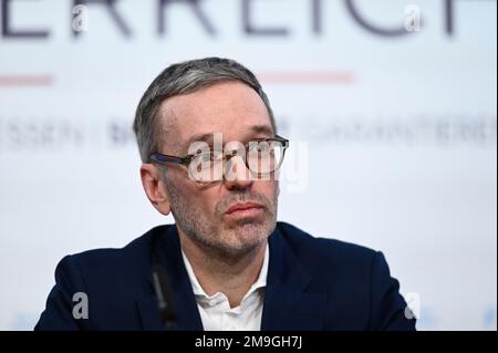 Vienna, Austria. 18th Jan, 2023. Presentazione del libro (Corona Fact Check) nel centro stampa di FPÖ con il presidente del partito federale FPÖ Herbert Kickl Foto Stock