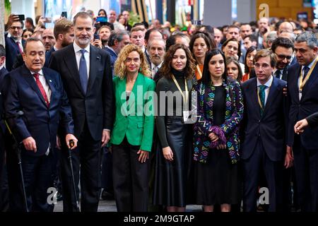 Madrid, Spagna. 18th Jan, 2023. FITUR Fiera Internazionale del Turismo di Spagna 2023. SS.mm. Il Re e la Regina di Spagna e diverse autorità inaugurano ufficialmente FITUR 2023, la Fiera Internazionale del Turismo. Il presidente del Guatemala, Alejandro Giammattei (1l); Re Felipe VI (2l); il presidente del Congresso dei deputati, Meritxell Batet (3L); il presidente della Comunità di Madrid, Isabel Diaz Ayuso (4R), e il sindaco di Madrid, Jose Luis Martinez-Almeida (2r). IFEMA, Madrid, Spagna. Credit: EnriquePSans/Alamy Live News Foto Stock