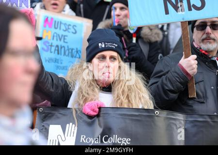 Londra, Regno Unito 18th gennaio 2023. Infermieri colpiscono fuori dall'unità Centrale Abitacolo, a Londra, prima di scendere a Downing Street, mentre la disputa dell'NHS si intensifica. Credit: Monica Wells/Alamy Live News Foto Stock