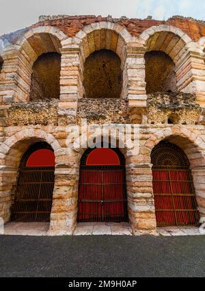 L'Arena di Verona è un anfiteatro romano situato in Piazza Bra, a VERONA. Foto Stock