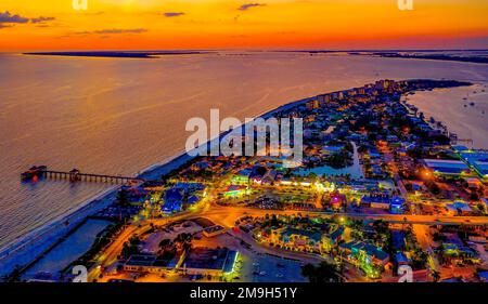 Vista aerea del tramonto su Fort Myers Beach, Fort Myers, Florida, Stati Uniti Foto Stock