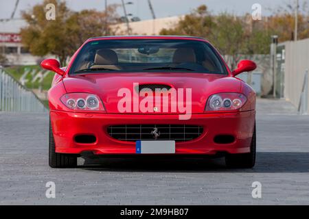 Vista frontale della Ferrari 575M Superamerica rossa Foto Stock