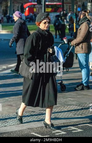 Londra, Regno Unito. 18th Jan, 2023. Sole d'inverno nel West End al di fuori delle Case del Parlamento. Credit: JOHNNY ARMSTEAD/Alamy Live News Foto Stock