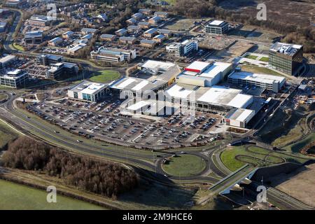 Vista aerea dello Springs Shopping Centre a Thorpe Park, Colton, Leeds Foto Stock