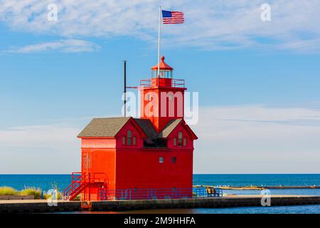 Holland Lighthouse (Big Red) sul lago Michigan, Olanda, Michigan, Stati Uniti Foto Stock