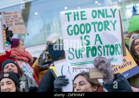 Londra, Regno Unito. 18th Jan, 2023. NHS Nurses strike picket line all'ospedale UCL London UK Credit: Ian Davidson/Alamy Live News Foto Stock