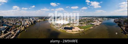 Vista aerea del Millennium Dome e del Tamigi River, Greenwich, Londra, Inghilterra, Regno Unito Foto Stock