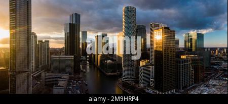 Vista rialzata dei grattacieli nella città di Londra, Inghilterra, Regno Unito Foto Stock