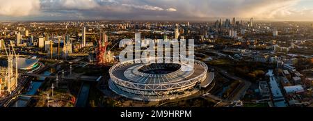 Veduta aerea dello Stadio di Londra, del Parco Olimpico Queen Elizabeth, Londra, Inghilterra, Regno Unito Foto Stock