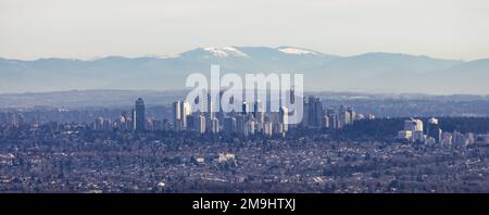 Metrotown City visto da Cypress Lookout. Vancouver, British Columbia, Canada. Foto Stock