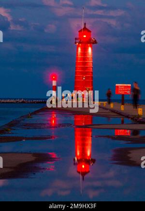North Pier Lighthouse at Dawn, Kenosha, Wisconsin, USA Foto Stock