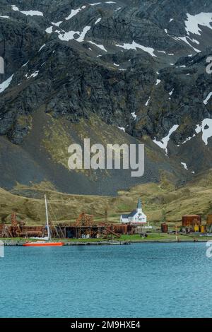 Vista della stazione di caccia alle balene norvegese abbandonata a Grytviken sull'Isola della Georgia del Sud, Sub-Antartide. Foto Stock