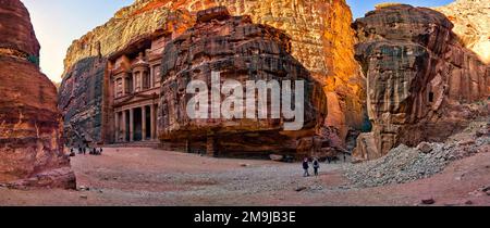 Petra, originariamente conosciuta ai Nabatei come Raqmu, Giordania meridionale Foto Stock