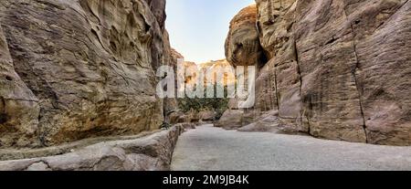 Petra, originariamente conosciuta ai Nabatei come Raqmu, Giordania meridionale Foto Stock