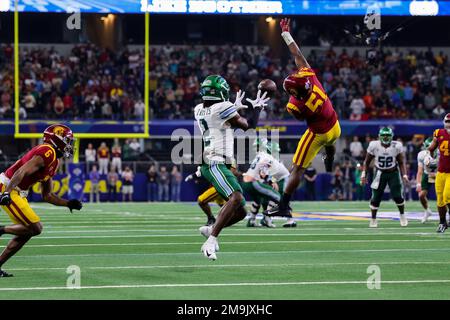 Tulane Green Wave ricevitore ampio Duece Watts cattura un Michael Pratt 24-yard passa sopra un salottino sud California Trojans difensivo Solomon Foto Stock