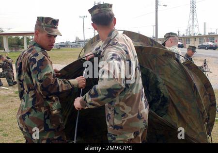 030205-M-2796K-004. Soggetto operativo/Serie: FOREST LIGHT II 2003 base: Marine Corps base, Camp Hansen Stato: Okinawa Paese: Giappone (JPN) Foto Stock