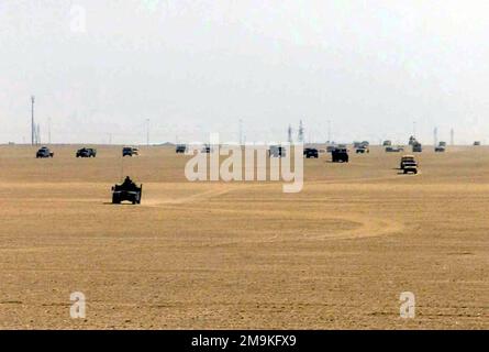 Il Regimental Main Command Operations Center (RMCOC) spostamento e l'area di formazione a sostegno del funzionamento CHE PERSEGUE LA LIBERTÀ. Subject Operation/Series: ENDURING FREEDOM Nazione: Kuwait (KWT) Foto Stock