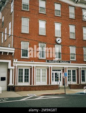 Edificio municipale con leggera nevicata, Sag Harbor, New York Foto Stock