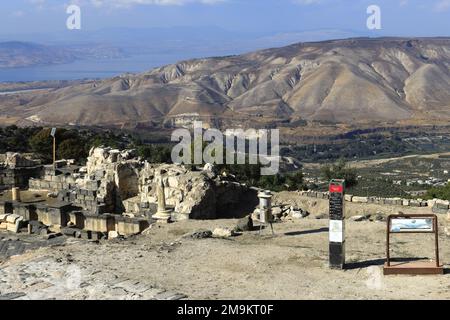 Vista sul Nymphaeum della città di Umm Qais, Giordania, Medio Oriente Foto Stock