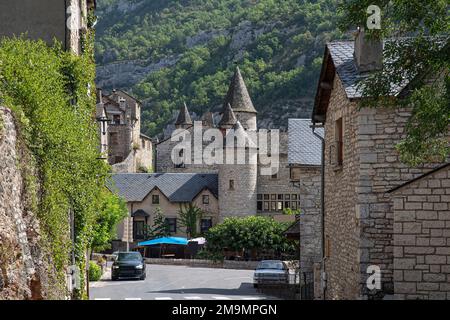 Pittoresco villaggio nelle Gorges du Tarn in Francia Foto Stock