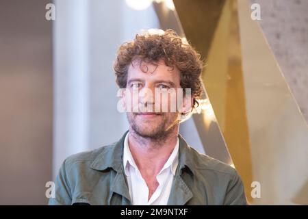 Italia, Italia. 18th Jan, 2023. L'attore Maurizio Lastrico partecipa alla serie televisiva "Call my Agent - Italy" allo Space Cinema moderno di Roma (Photo by Matteo Nardone/Pacific Press) Credit: Pacific Press Media Production Corp./Alamy Live News Foto Stock