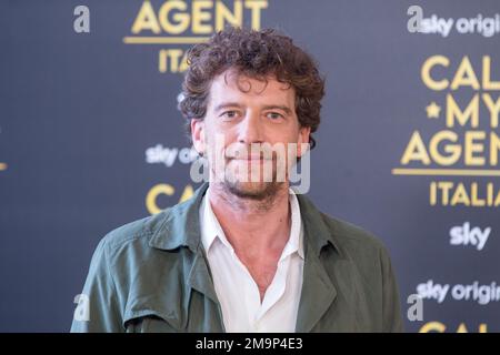 Italia, Italia. 18th Jan, 2023. L'attore Maurizio Lastrico partecipa alla serie televisiva "Call my Agent - Italy" presso lo Space Cinema moderno di Roma (Photo by Matteo Nardone/Pacific Press/Sipa USA) Credit: Sipa USA/Alamy Live News Foto Stock