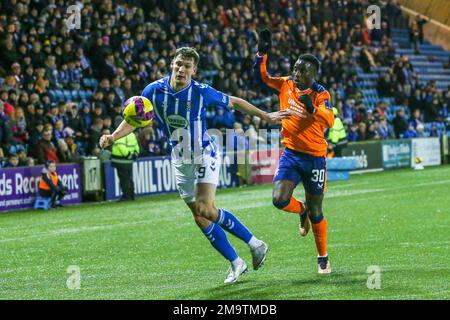 Rugby Park, Kilmarnock, Regno Unito. 18th Jan, 2023. In una partita della Scottish Premiership tra il Kilmarnock FC e i Rangers al Billy Bowie BBSP Rugby Park Stadium, i Rangers hanno vinto con 3 gol a 2. Gli scori erano Stokes (Kilmarnock) 6 minuti, Wright (Kilmarnock) 59 minuti, Morelos (Rangers) 23 minuti e 72 minuti, Kent (Rangers) 52 minuti. Armstrong (Kilmarnock) era cardato rosso a 59 minuti. Morelos è stato dato giocatore della partita. Credit: Findlay/Alamy Live News Foto Stock