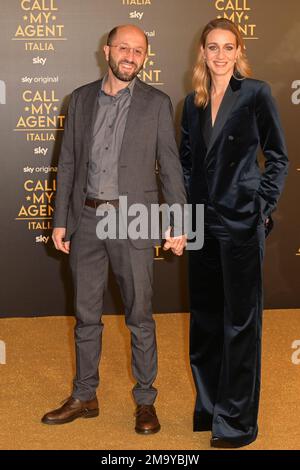 Roma, Italia. 18th Jan, 2023. Gianni Daddario (L) e Sara Drago (R) partecipano al tappeto d'oro della prima serie Sky "Call my Agent Italia" al cinema Space moderno. (Foto di Mario Cartelli/SOPA Images/Sipa USA) Credit: Sipa USA/Alamy Live News Foto Stock