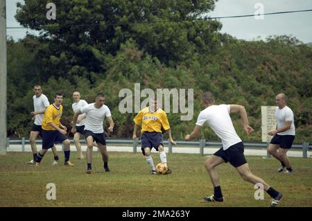 060328-N-9167V-069. Base: Santa Rita Stato: Guam (GU) Nazione: Stati Uniti d'America (USA) Foto Stock