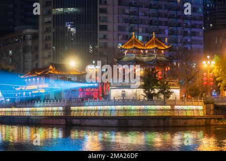 Pagoda HeJiangTing e fiume Jinjiang di notte Foto Stock
