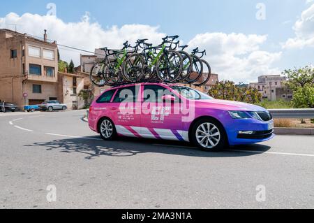 EF Education First Team Car. Volta Catalunya 2019. Volta Road in bicicletta in Catalogna. Picamoixons, Tarragona, Catalogna, Spagna Foto Stock