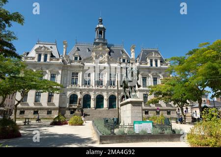 Municipio (Hôtel de Ville) e monumento a Arthur de Richemont (Arthur III), Duca di Bretagna. Vannes. Comune nel dipartimento del Morbihan. Bretagna. Fran Foto Stock