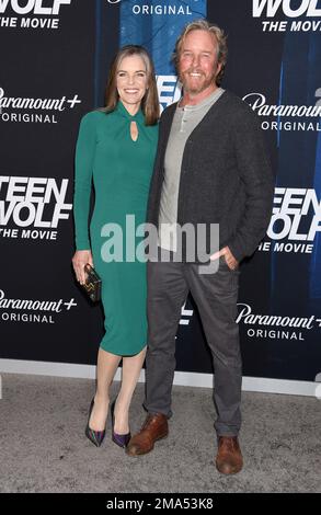 Susan Walters e Linden Ashby arrivano alla prima di Los Angeles di Paramount+'Teen Wolf: The Movie' tenutasi presso l'Harmony Gold Theater di Hollywood, CA il 18 gennaio 2023. © Janet Gough / AFF-USA.COM Foto Stock