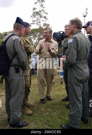 050103-N-0057P-438. Base: Banda Aceh Stato: Sumatra Nazione: Indonesia (IDN) Foto Stock