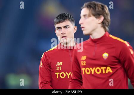 Paulo Dybala di AS Roma guarda durante la Serie Un match tra Roma e Fiorentina allo Stadio Olimpico, Roma, Italia, il 15 gennaio 2023. Foto Stock
