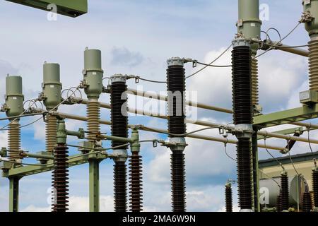 Circuito di riserva di Glems, centrale di stoccaggio a pompaggio, distribuzione di energia elettrica tramite trasformatore, linee di dettaglio, natura elettrica verde e ambientale Foto Stock