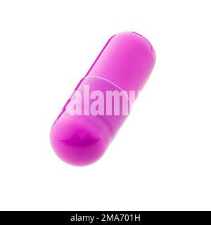 Capsula di gel rosa. Capsula di medicina rosa su sfondo bianco. supplemento alimentare, concetto di farmacia. Foto Stock