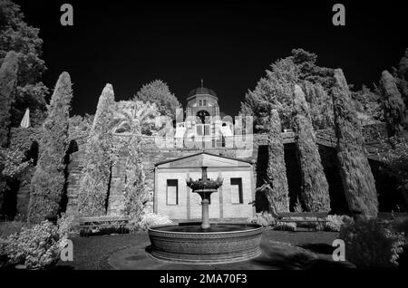 Fontana e padiglione Belvedere in stile moresco, terrazze subtropicali, immagine a infrarossi, Giardino Zoologico-Botanico, Wilhelma, Stoccarda Foto Stock