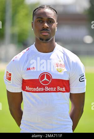 Maxime Awoudja VfB Stuttgart Portraittermin VfB Stuttgart 2022 2023 Licence Player Calcio 1. Bundesliga Men GER Stoccarda 05. 07. 2022 Foto Stock