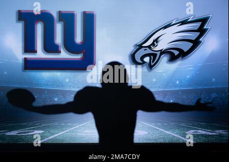 PHILADELPHIA, USA, 18 GENNAIO 2023: New York Giants contro Philadelphia Eagles. NFL Divisional Round 2023, Silhouette di NFL giocatore di calcio americano Foto Stock