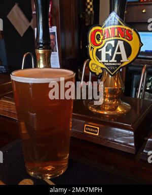 Cains fa formidabile pompa Ale al bar del Dottor Duncan, St John's Ln, Queen Square, Liverpool, Merseyside, Inghilterra, UK, L1 1HF Foto Stock