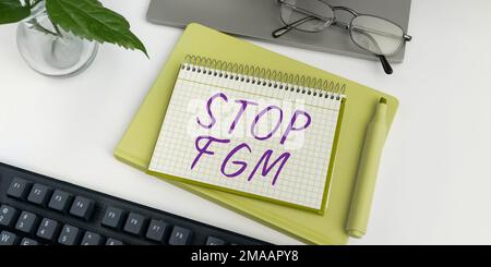 Segnale che visualizza Stop FGM (Interrompi FGM). Business Concept mettere fine al taglio genitale femminile e alla circoncisione femminile Foto Stock