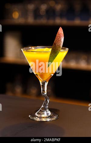 Cocktail analcolico di mango. Mango fresco. Bevande indiane. Foto Stock
