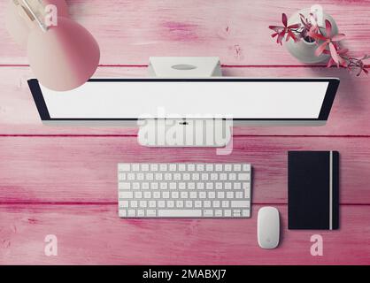 mockup di scrivania rosa con tavolo di legno rosa Foto Stock