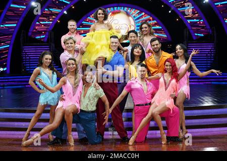 Luba Mushtuk, Nancy Xu, Michelle Tsiakkas, Jowita Przystal, Amy Dowden e Dianne Buswell, Neil Jones, Nikita Kuzmin, Kai Widdrington, Carlos GU e Janette Manrara durante il lancio del Strictly come Dancing Live Tour presso l'Ultilita Arena di Birmingham. Data immagine: Giovedì 19 gennaio 2023. Foto Stock