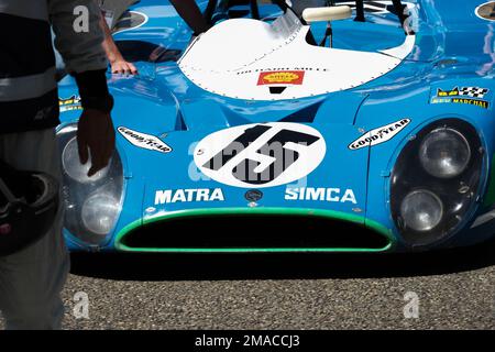 Questo sabato, 11 giugno 2022, Henri Pescarolo e Gérard Larrousse hanno preso il volante delle due vittoriose Matra 24 ore di le Mans nei primi anni 1970s. Foto Stock