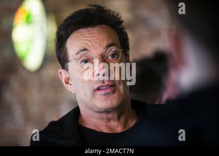 AMSTERDAM - Gerard Joling durante il lancio della serie di concerti Holland Zingt Hazes nella Ziggo Dome. ANP EVA PLEVIER olanda fuori - belgio fuori Foto Stock