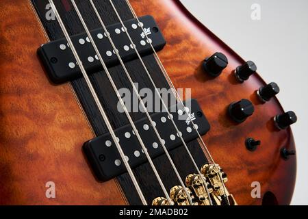 Chitarra basso Ibanez Soundgear sr2405w Foto Stock