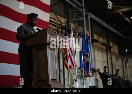 Henry R. Jeffress, III, 8th Comandante in arrivo di Fighter Wing, parla durante la cerimonia di cambio di comando di Wing alla base aerea di Kunsan, Repubblica di Corea, 26 maggio 2022. Jeffress, o Wolf 62, assunse il comando del 8th° FW dal comandante uscente, il col. John B. Gallemore. Foto Stock